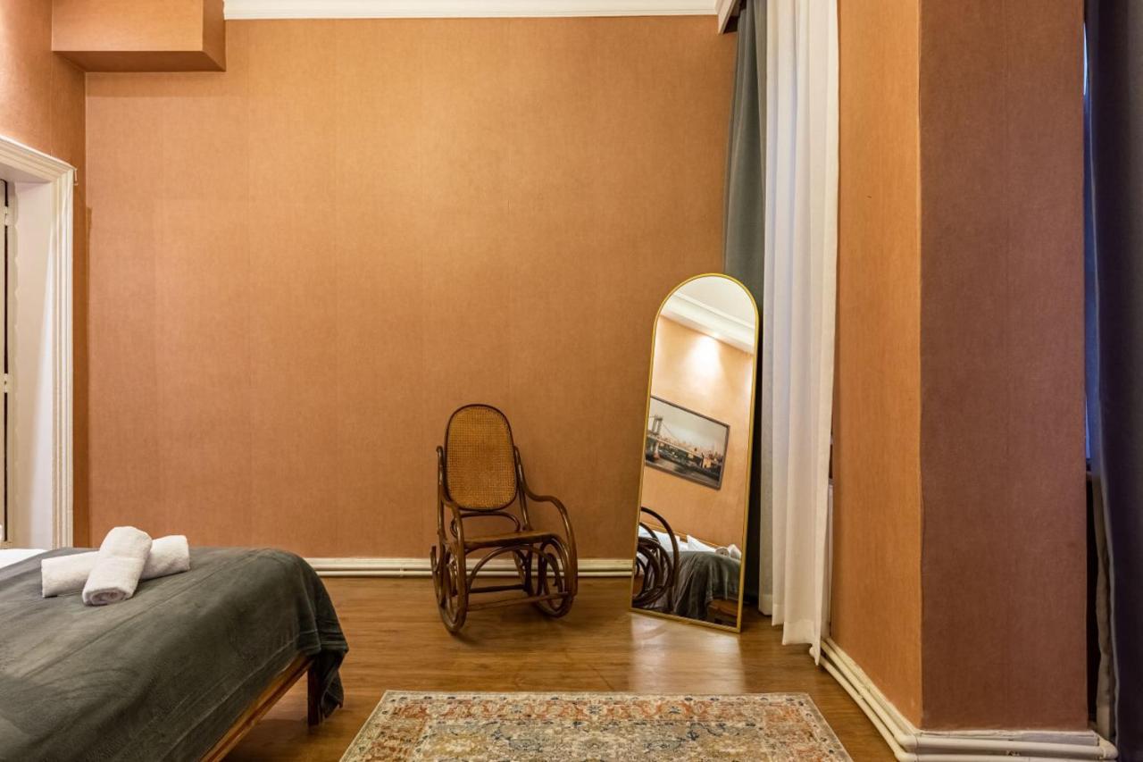 Historical Flat With A Lovely Sea View In Beyoglu Estambul Exterior foto