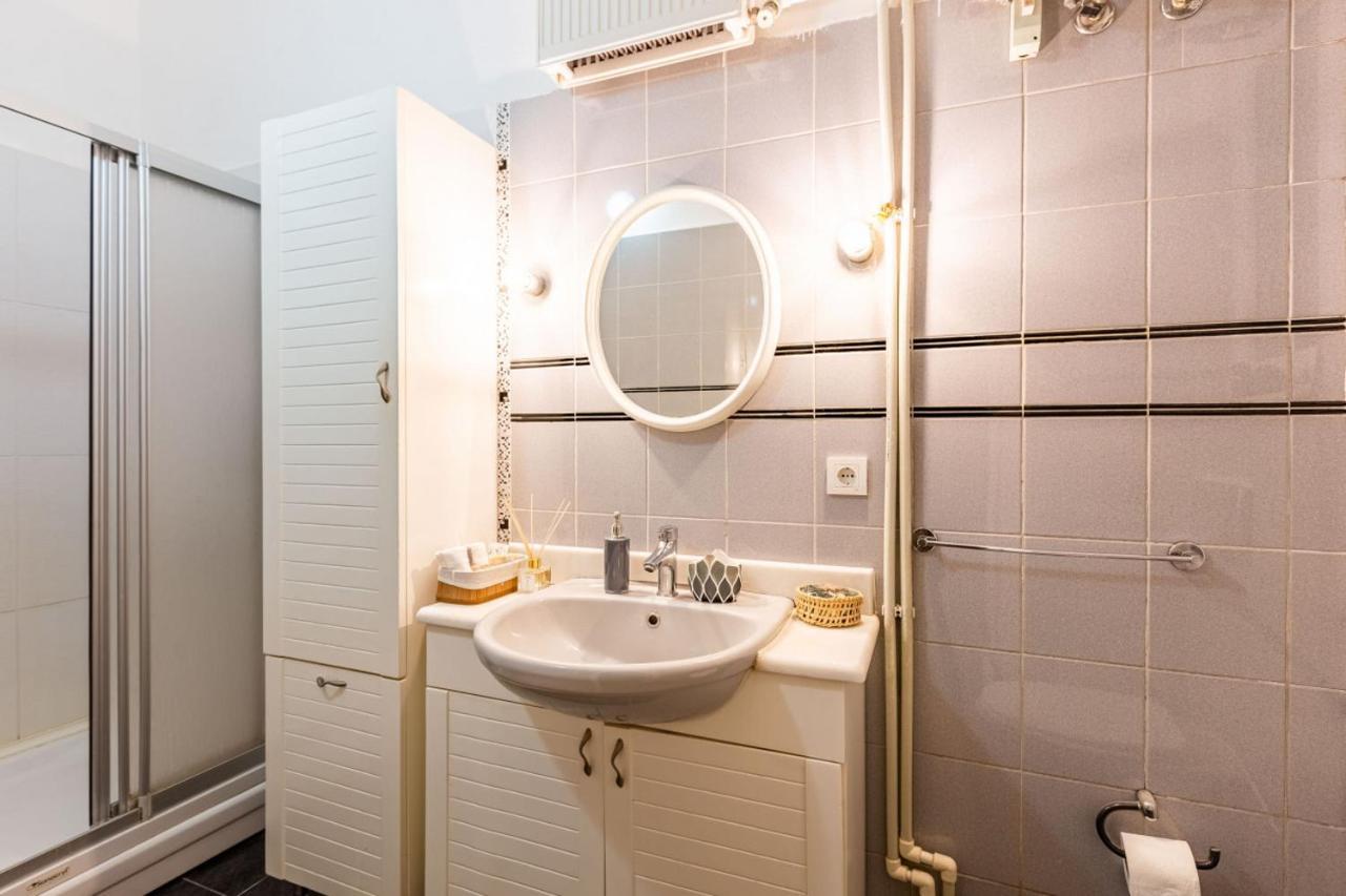 Historical Flat With A Lovely Sea View In Beyoglu Estambul Exterior foto